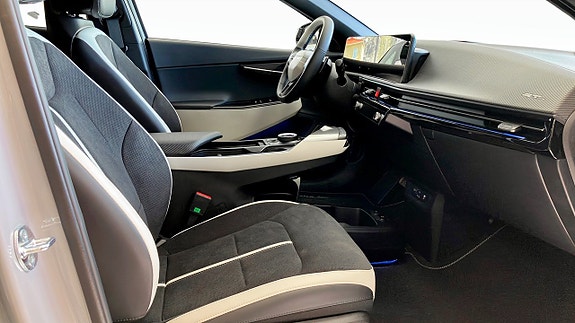 Kia EV6 3 of 5