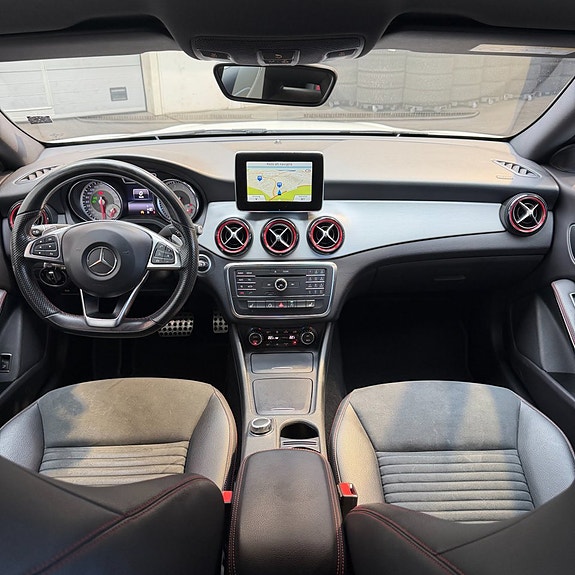 Mercedes-Benz CLA250 9 of 11