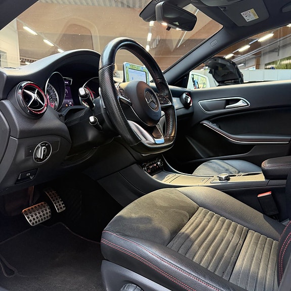 Mercedes-Benz CLA250 8 of 11
