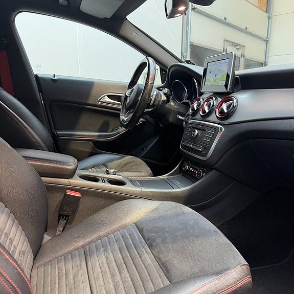 Mercedes-Benz CLA250 11 of 11