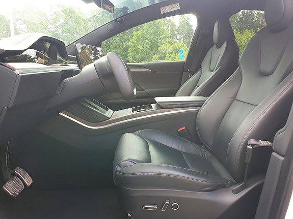 Tesla Model X 2 of 5