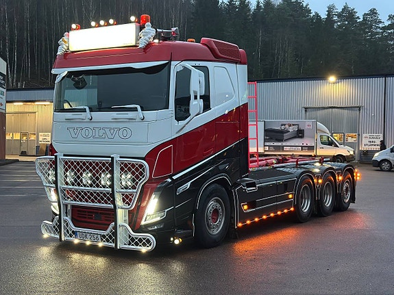 VOLVO FH16 650HK ÅR 2023 TRIDEM LASTVÄXLARE