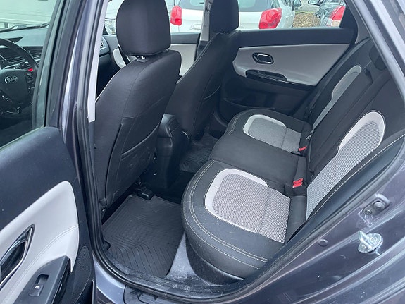Kia Ceed 7 of 12