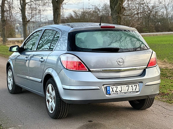 Opel Astra 3 of 5
