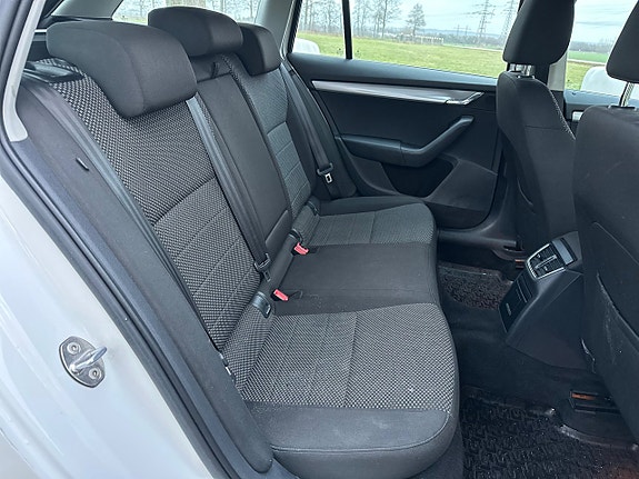 Skoda Octavia 12 of 17