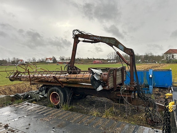 Traktorvagn med kran