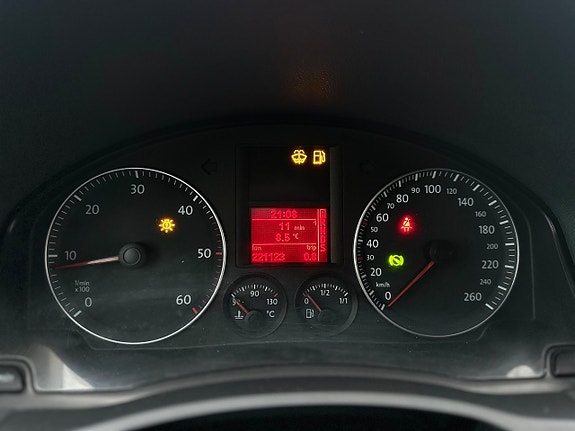 Volkswagen Golf V 15 of 15
