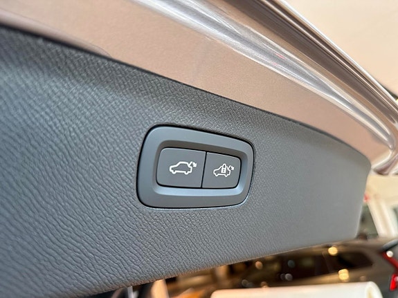 Volvo XC90 16 of 16