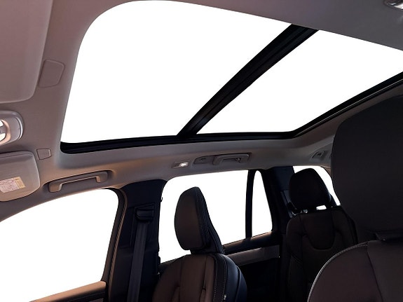 Volvo XC90 13 of 16