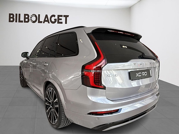Volvo XC90 2 of 16