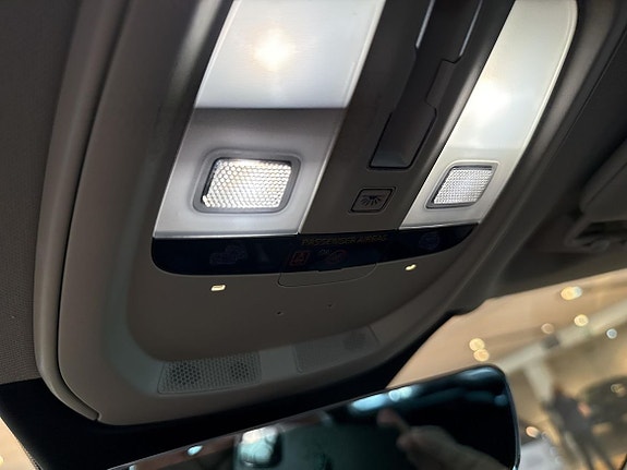Volvo XC90 10 of 16