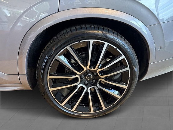 Volvo XC90 12 of 16