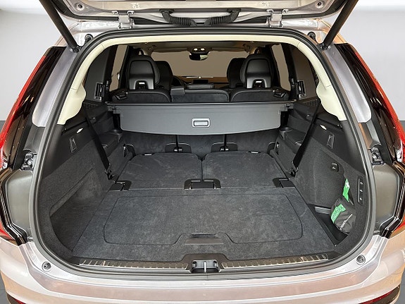 Volvo XC90 14 of 16