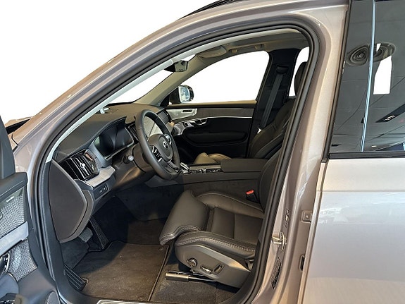 Volvo XC90 5 of 16