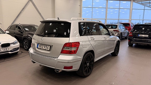 Mercedes-Benz GLK220 4 of 5