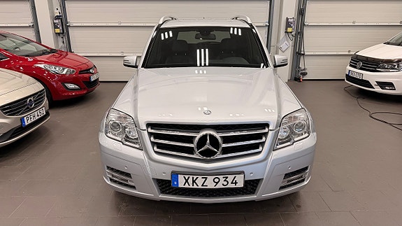 Mercedes-Benz GLK220 2 of 5