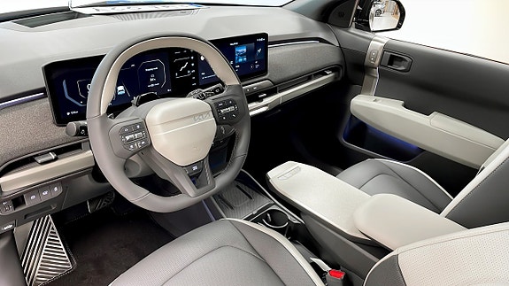 Kia EV3 8 of 12