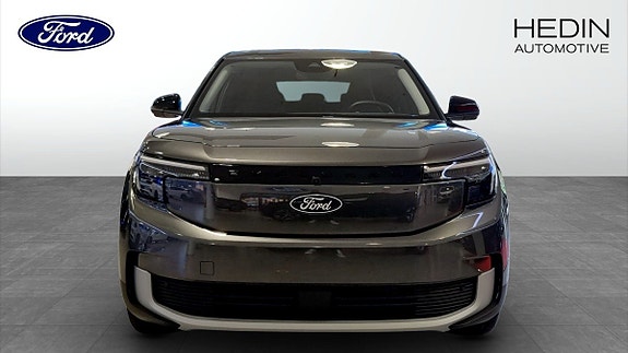 Ford Explorer 8 of 9