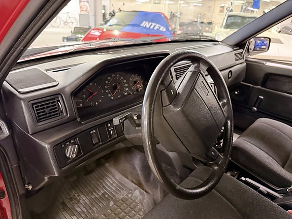 Volvo 940 16 of 26