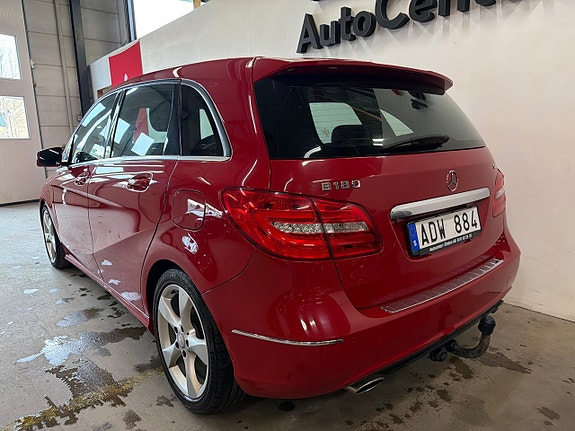 Mercedes-Benz B180 4 of 5
