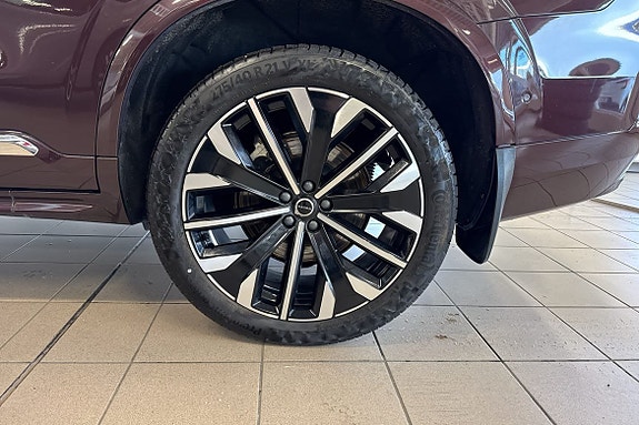 Volvo XC90 12 of 23