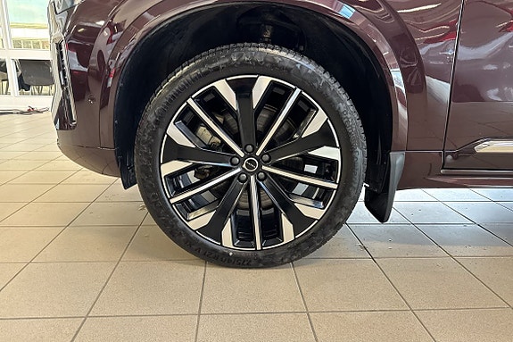 Volvo XC90 11 of 23