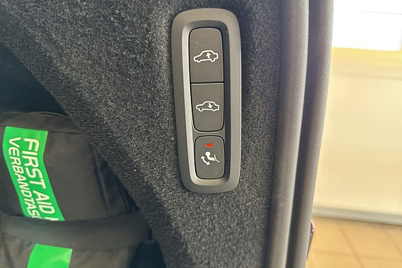 Volvo XC90 16 of 23
