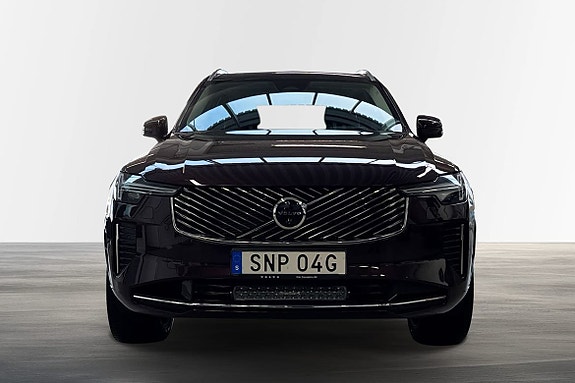 Volvo XC90 2 of 23