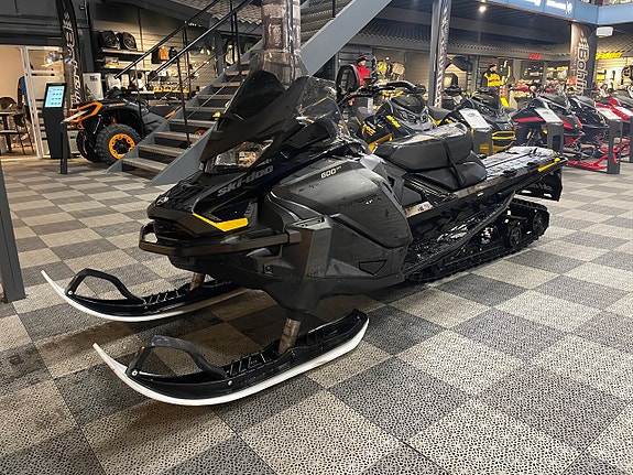 Ski-doo Tundra 600 EFI -23 *Momsad*