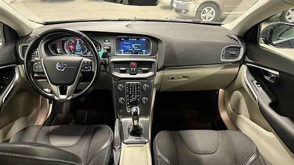 Volvo V40 21 of 25