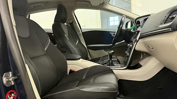 Volvo V40 22 of 25