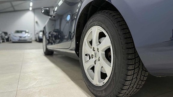 Volvo V40 11 of 25