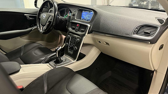Volvo V40 18 of 25