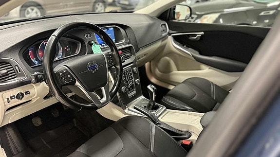 Volvo V40 15 of 25
