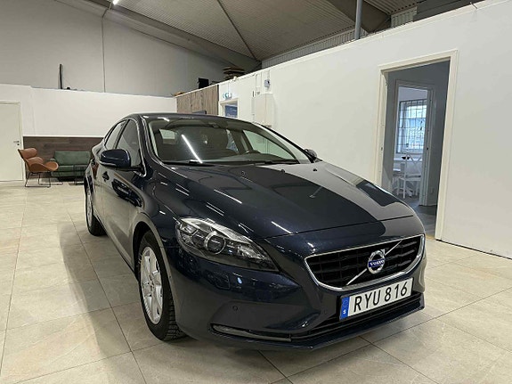 Volvo V40 2 of 25
