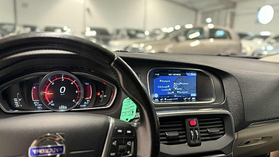 Volvo V40 17 of 25