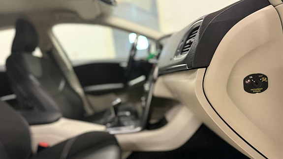 Volvo V40 23 of 25