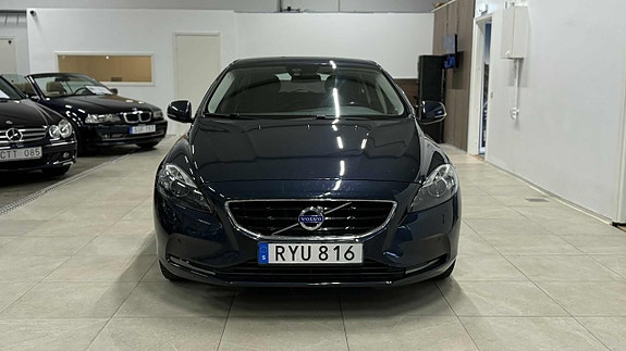 Volvo V40 3 of 25