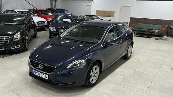 Volvo V40 4 of 25