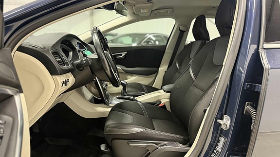 Volvo V40 14 of 25