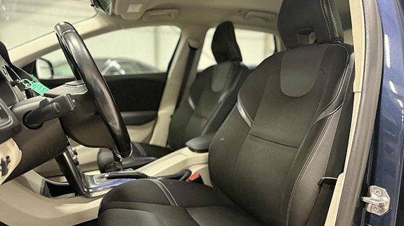 Volvo V40 16 of 25