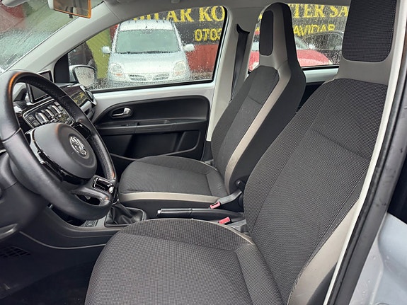 Volkswagen UP! 7 of 9