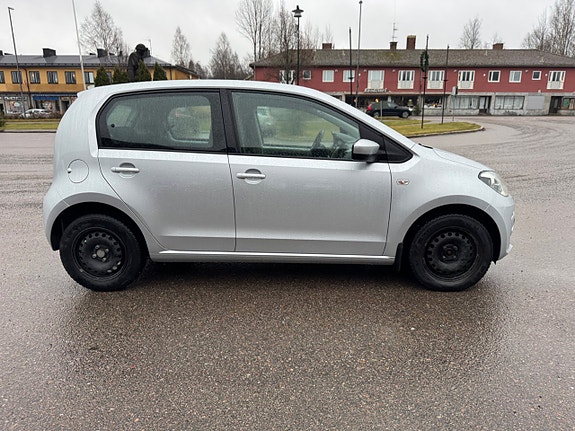 Volkswagen UP! 4 of 5