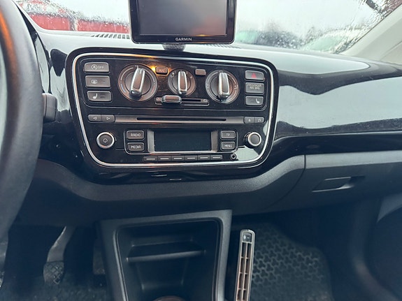 Volkswagen UP! 8 of 9