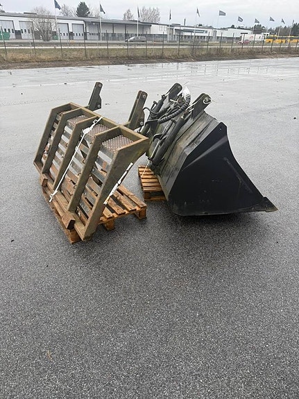 Universalskopa med hydrauliskt lastgaller – SM Strima