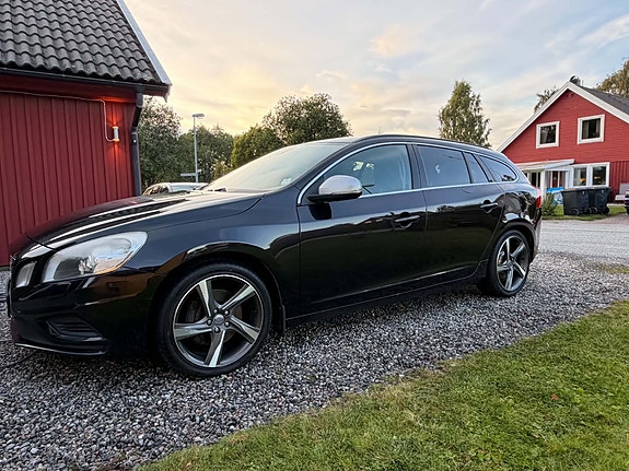 Volvo V60 2 of 10