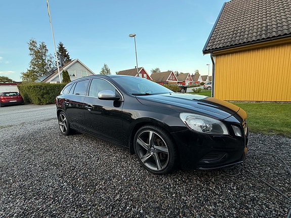 Volvo V60 3 of 10