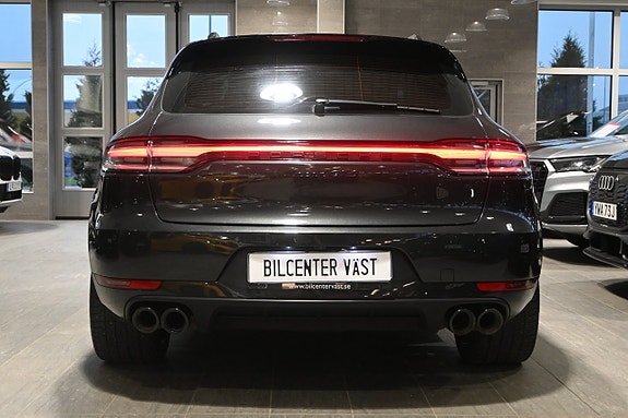 Porsche Macan GTS 4 of 5