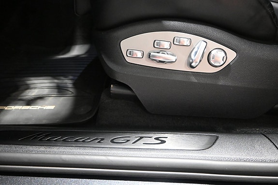 Porsche Macan GTS 18 of 30