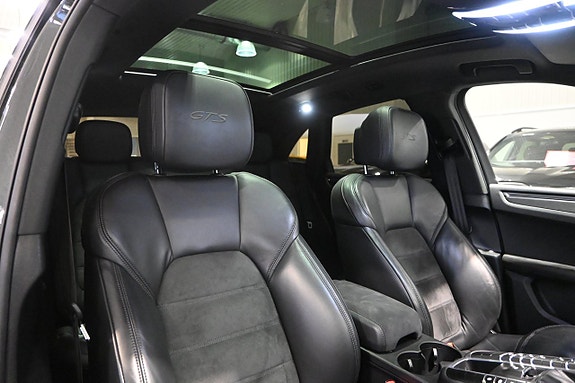 Porsche Macan GTS 12 of 30